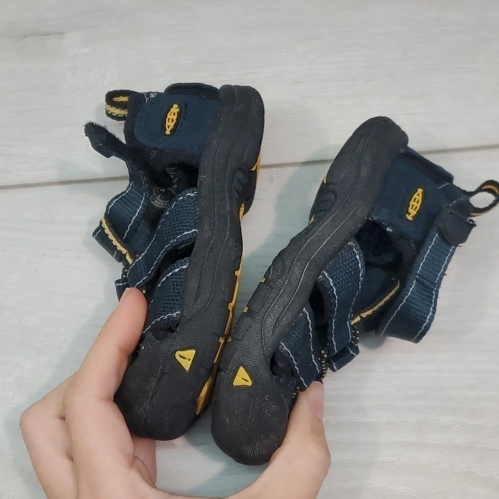Keen Boys Kids Outdoor Fisherman hiking Waterproof sandals shoes sz 4 Toddler